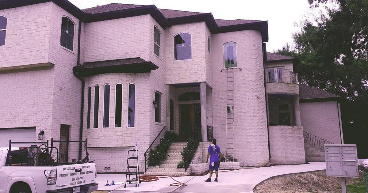 Residential pressure washing in Pearland, TX